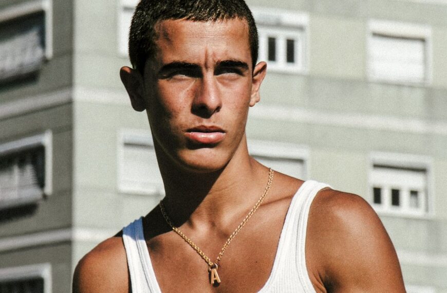 “O AVELINO NÃO É NININHO”: NOVO SINGLE ABRE A HISTÓRIA DO PRÓXIMO ÁLBUM