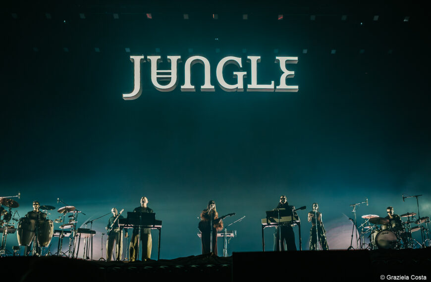 Jungle transformam a MEO Arena numa pista de dança gigante e regressam a Portugal no NOS Alive 2027