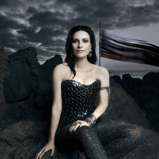 Laura Pausini conquistou a MEO Arena com uma noite de emoção, surpresas e homenagens à música